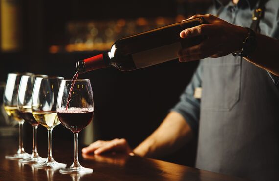 カフェでおしゃれな演奏会が楽しめるグランドピアノのあるお店です